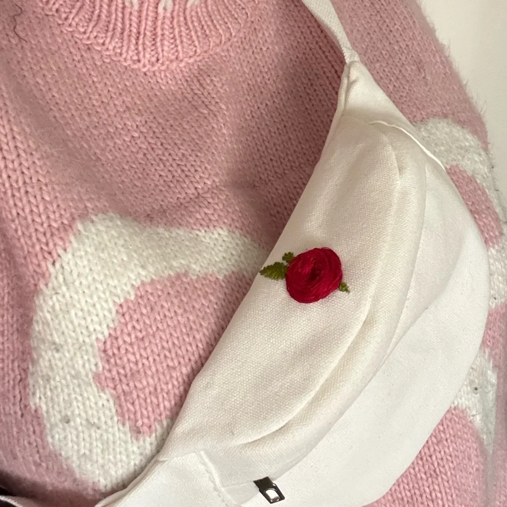 White Canvas Crossbody Belt Bag with Red Rose Hand Embroidery - Picture 2 of 3